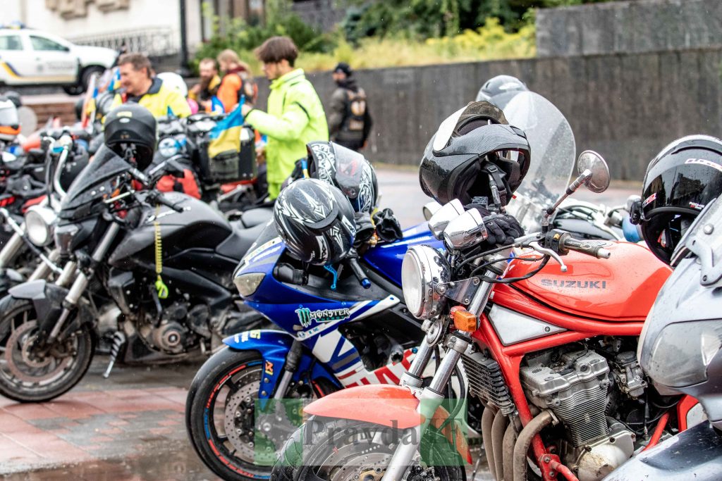 мотоциклісти