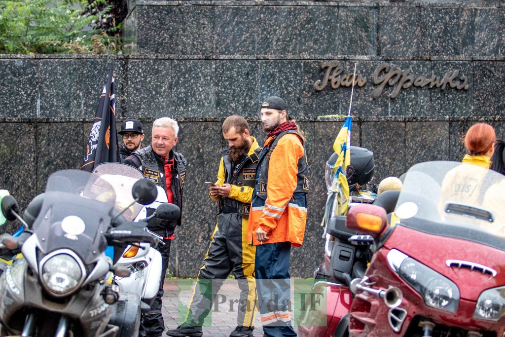 мотоциклісти