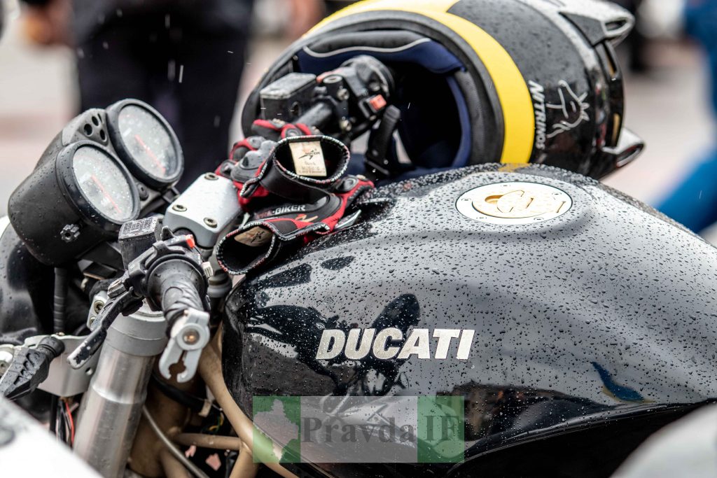 мотоциклісти