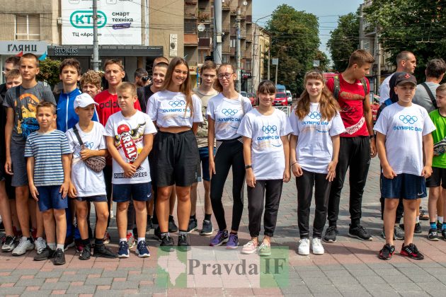 У Франківську підняли прапор на підтримку олімпійців ФОТО