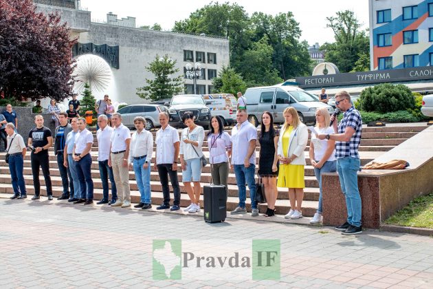 У Франківську підняли прапор на підтримку олімпійців ФОТО