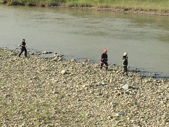 Водолази разом з поліцією активно шукають прикарпатця, який стрибнув у річку і не виплив ФОТО