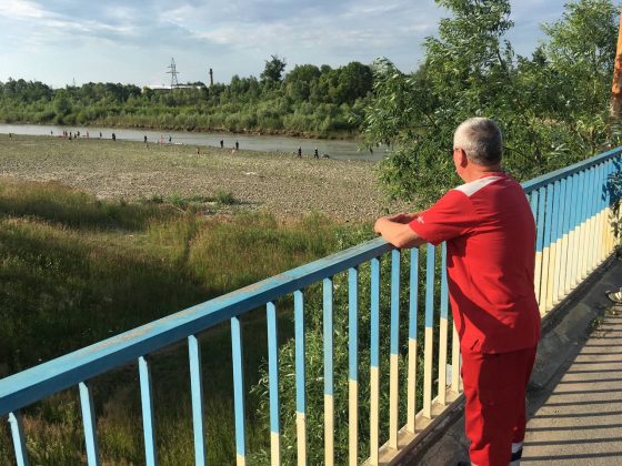 Водолази разом з поліцією активно шукають прикарпатця, який стрибнув у річку і не виплив ФОТО