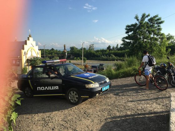 Водолази разом з поліцією активно шукають прикарпатця, який стрибнув у річку і не виплив ФОТО