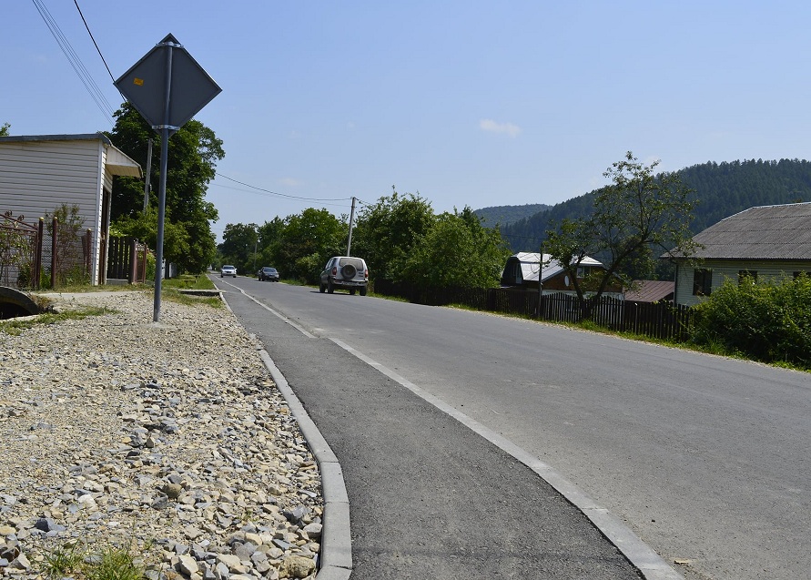 На Прикарпатті капітально відремонтували ще одну дорогу ФОТО