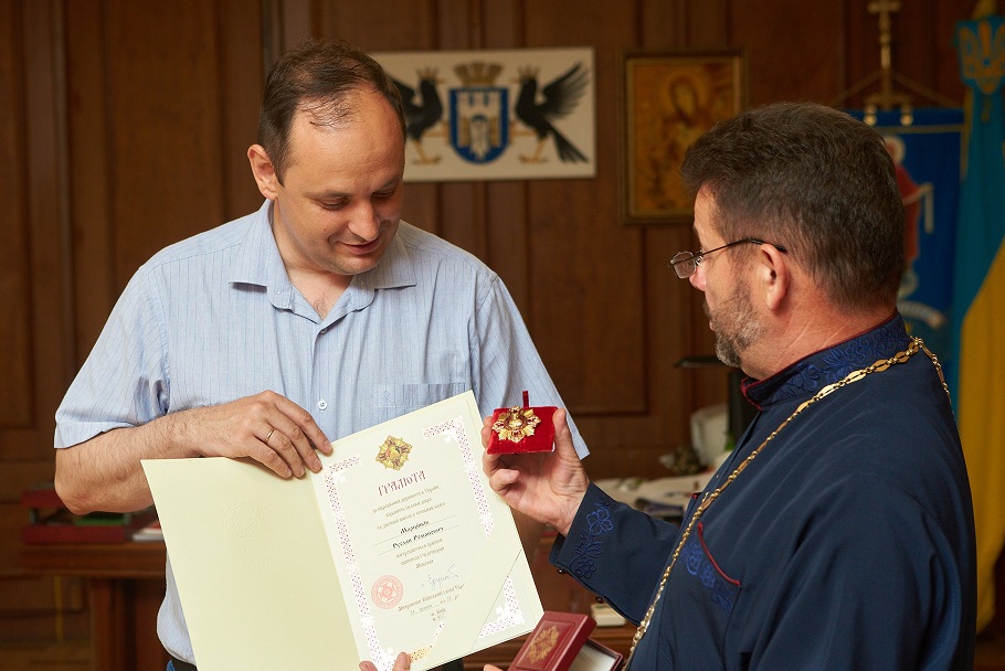 Франківськ витратить майже 160 тисяч гривень на рамки для грамот і подяк