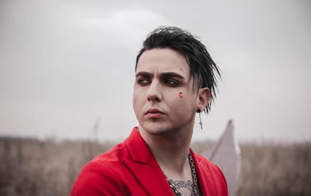 Український співак MELOVIN пристрасно поцілувався з чоловіком на сцені ВІДЕО