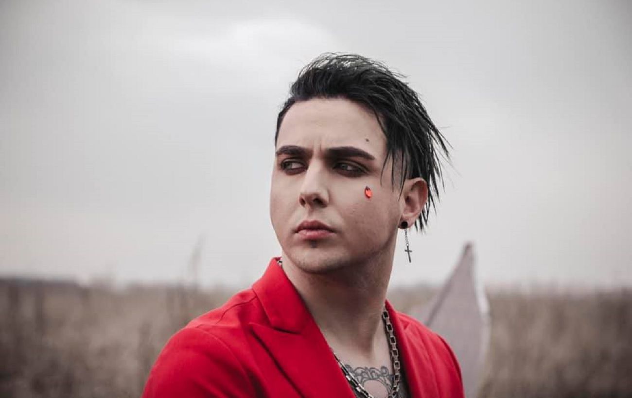 Український співак MELOVIN пристрасно поцілувався з чоловіком на сцені ВІДЕО