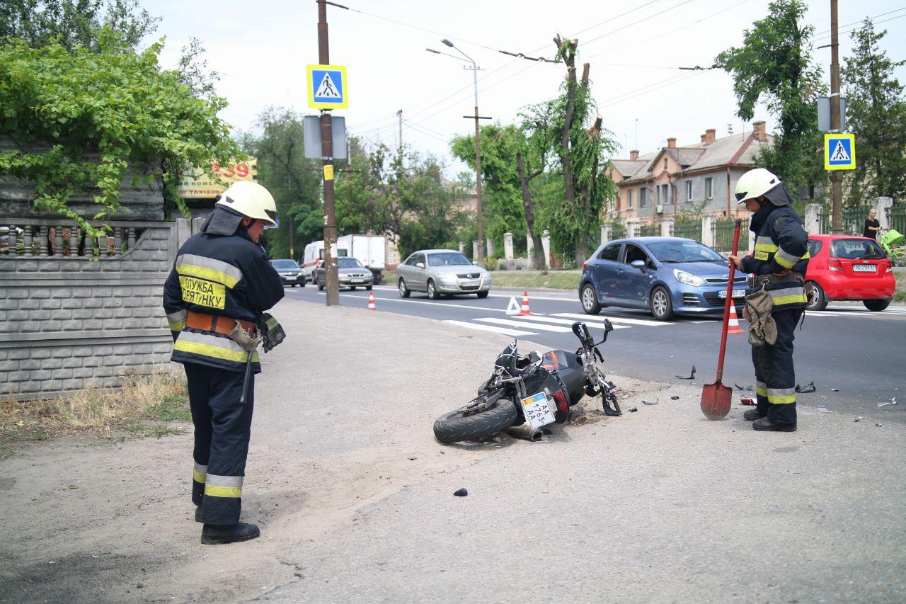 У Коломиї водійка "Мазди" травмувала мотоцикліста - постраждалий в лікарні