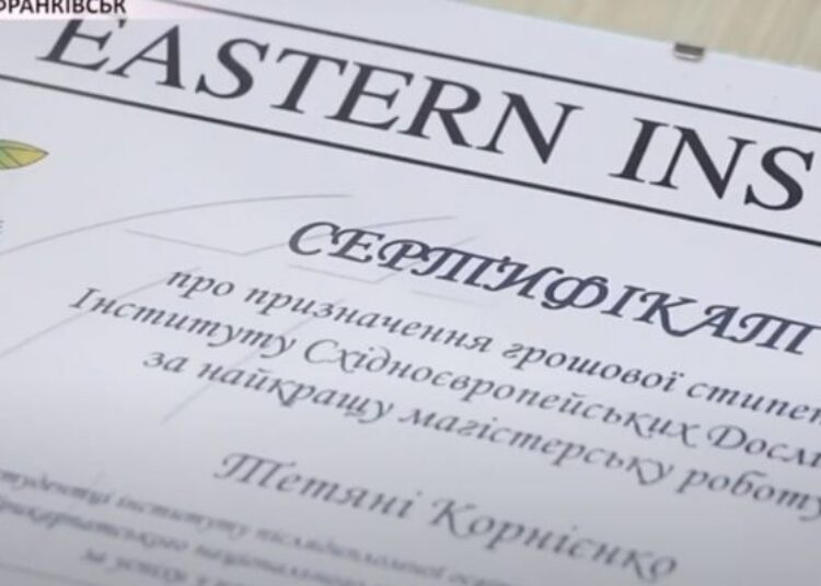 15 найкращих студентів ПНУ отримали по 1000 доларів стипендії