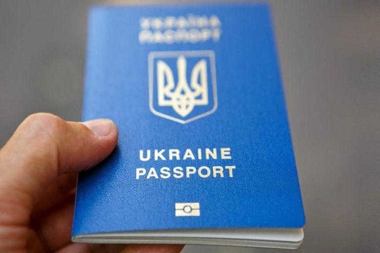 У червні прикарпатці оформили більше 9 тисяч закордонних паспортів