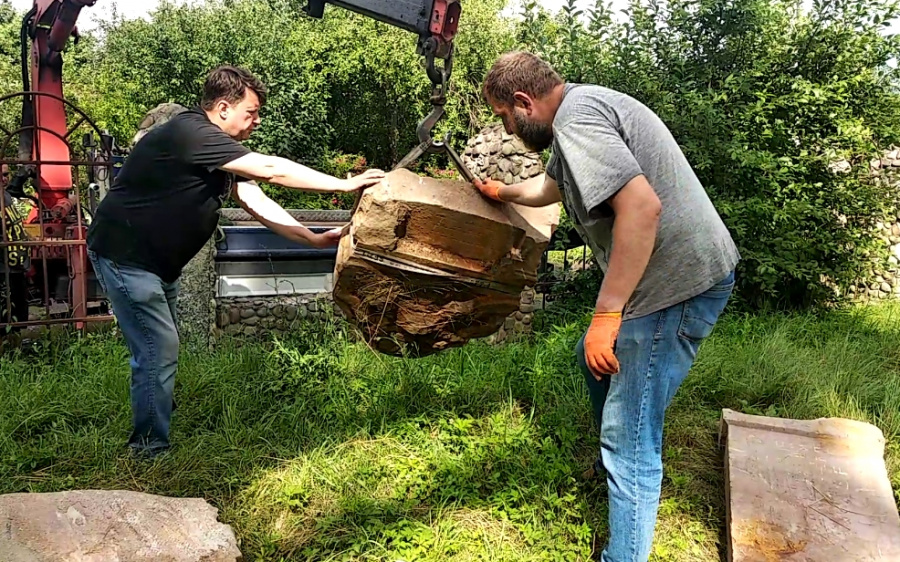 У Франківську повернули на єврейське кладовище надгробки, які знайшли серед будівельного сміття ФОТО