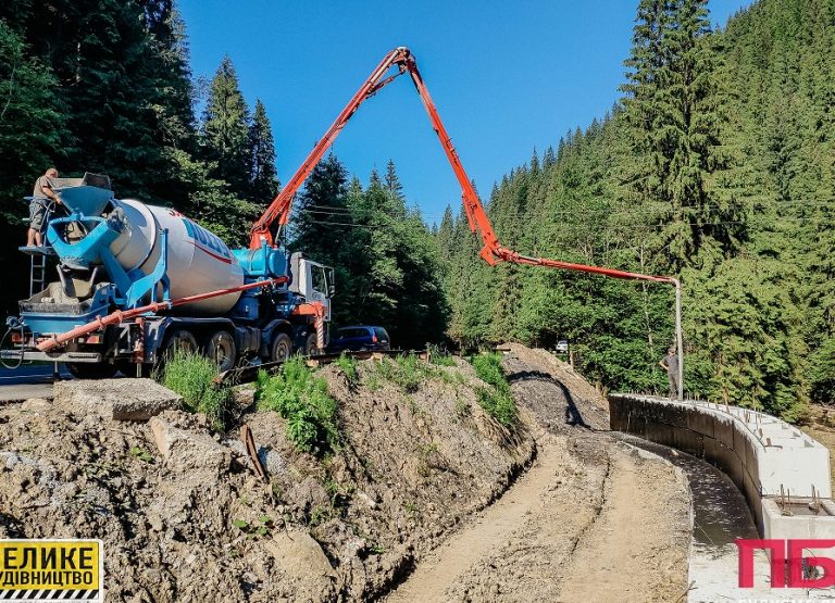 У курортній Яблуниці розширять дорогу ФОТО