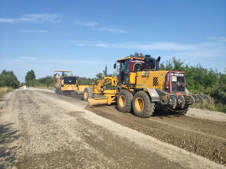 На Прикарпатті терміново почали ремонтувати дорогу, на стан якої напередодні поскаржився місцевий нардеп Вірастюк