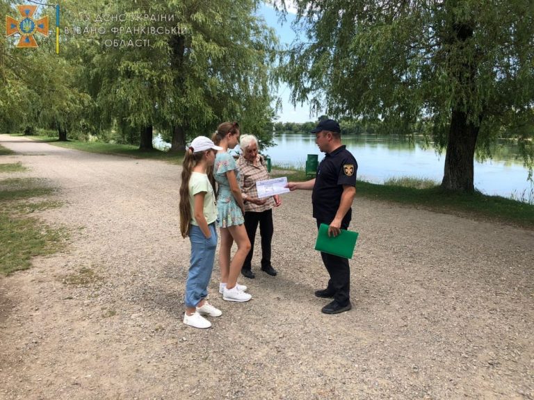 Прикарпатські рятувальники провели профілактичн заходи з мешканцями краю ФОТО