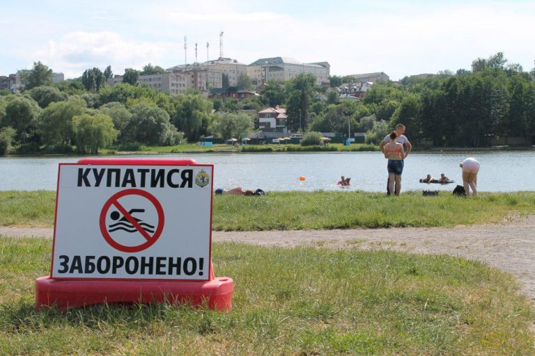 У Коломиї рятувальники не допустили до купання людей в небезпечному місці