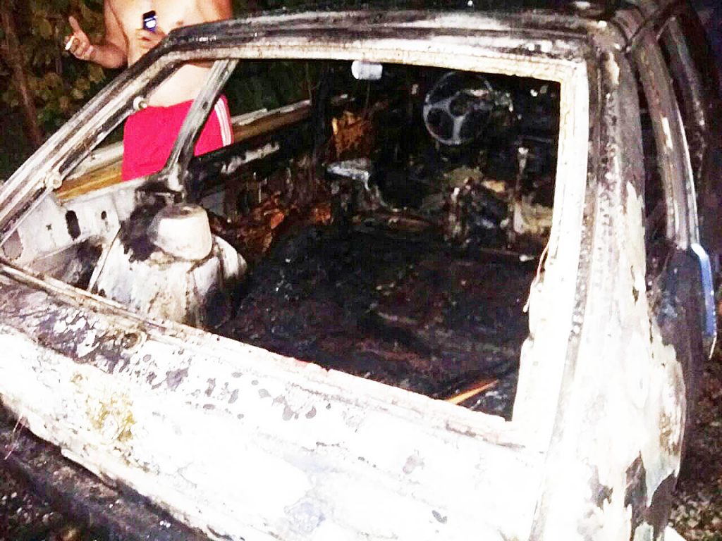 На Косівщині посеред ночі спалахнув автомобіль