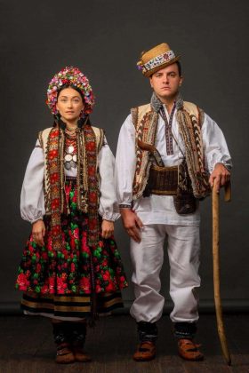 На Коломийщині відтворили автентичний весільний костюм минулого століття ФОТО