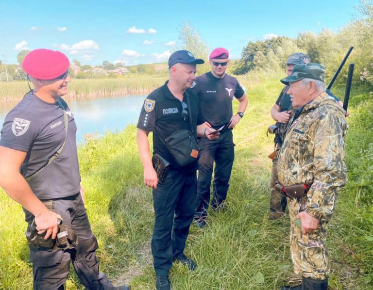 Прикарпатські поліціянти за вихідні оштрафували 20 мисливців ФОТО