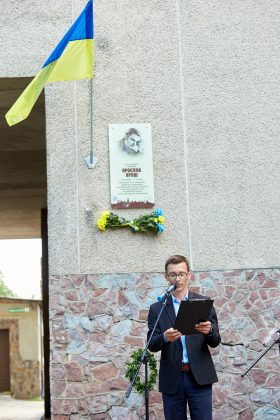 У Франківську відкрили пам’ятну дошку видатному поету Ярославу Ярошу ФОТО