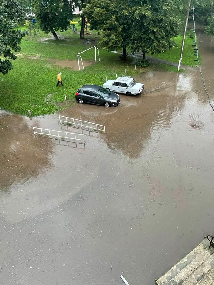 Потужна злива затопила вулиці Калуша ФОТО