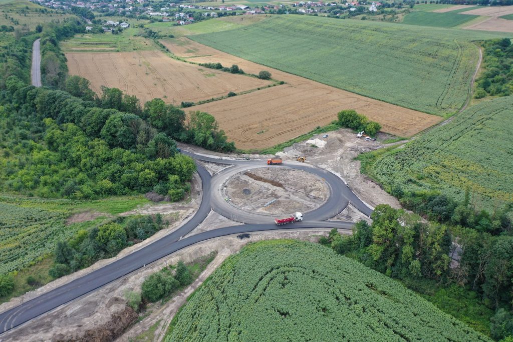 У Рогатині облаштували сучасну кільцеву розв'язку ФОТО