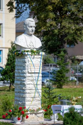Перший в області пам‘ятник Блаженному Григорію Хомишину відрили у Франківську ФОТО