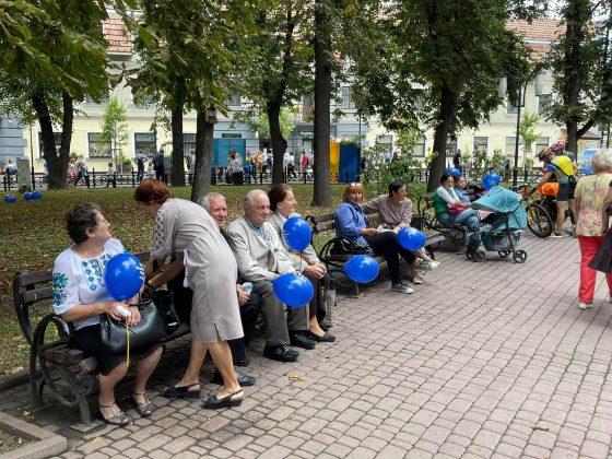 Танці, пісні, гуморески: у Франківську влаштували зону релаксу для людей «золотого віку» ФОТО