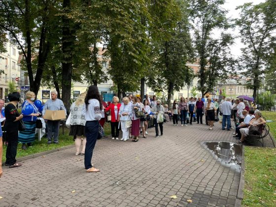 Танці, пісні, гуморески: у Франківську влаштували зону релаксу для людей «золотого віку» ФОТО