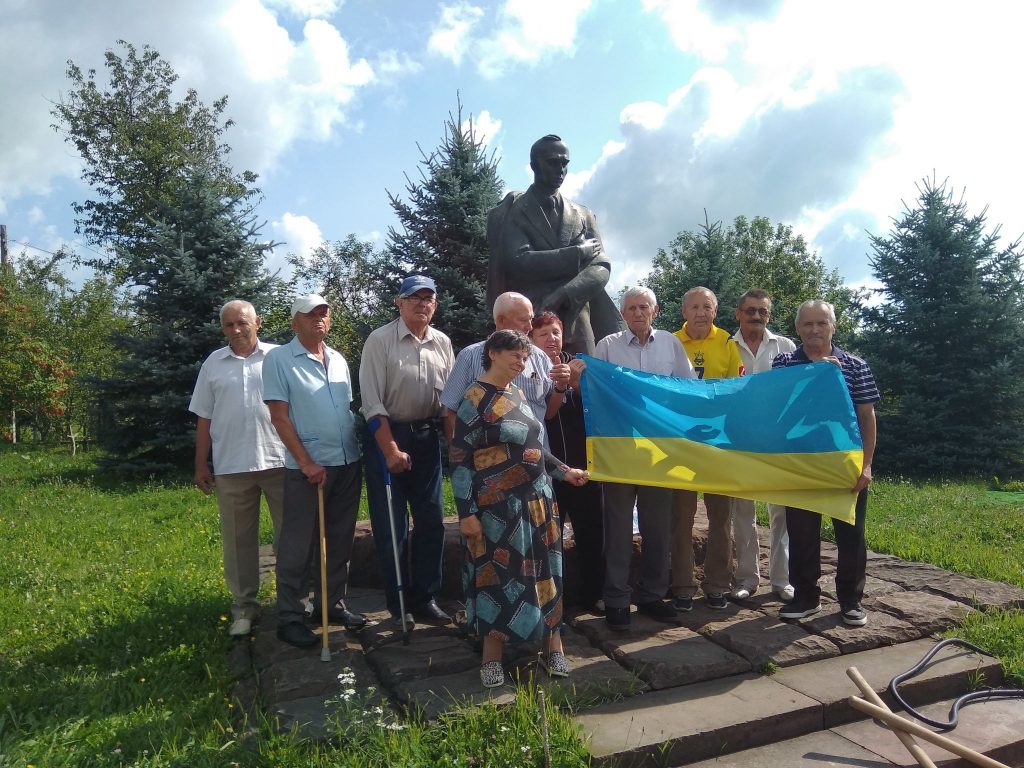 Підопічні геріатричного пансіонату Франківська побували у музеї Степана Бандери ФОТО