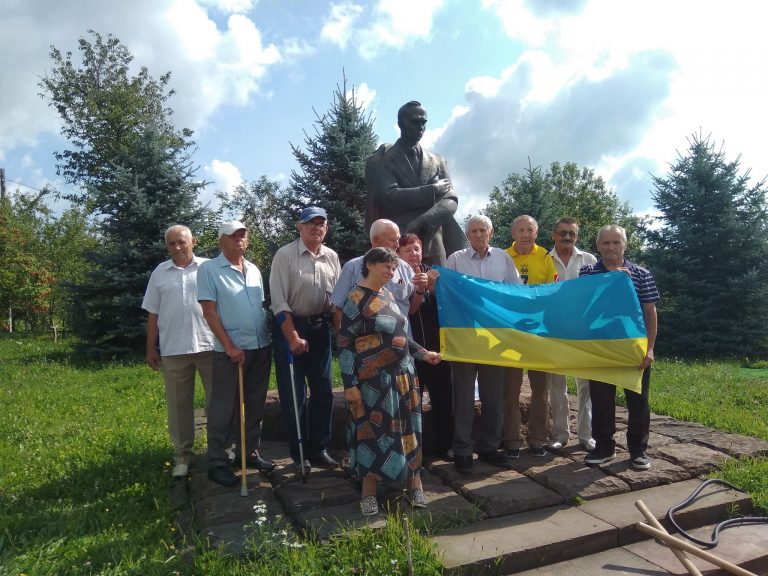 Підопічні геріатричного пансіонату Франківська побували у музеї Степана Бандери ФОТО