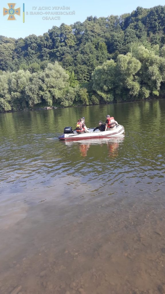 Рятувальники знайшли тіло чоловіка, котрий в п'ятницю втопився у Дністрі