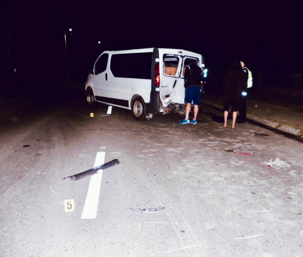 На Прикарпатті в ДТП серйозно постраждали троє людей: в поліції розповіли подробиці ФОТО