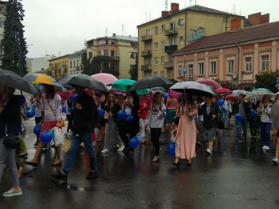 У Івано-Франківську ровесники Незалежної України зібралися на урочисту ходу ФОТО