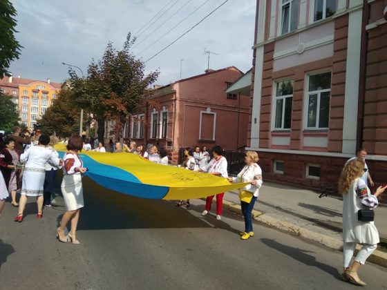 У Івано-Франківську працівники і пацієнтки пологового будинку встановили рекорд України ФОТО