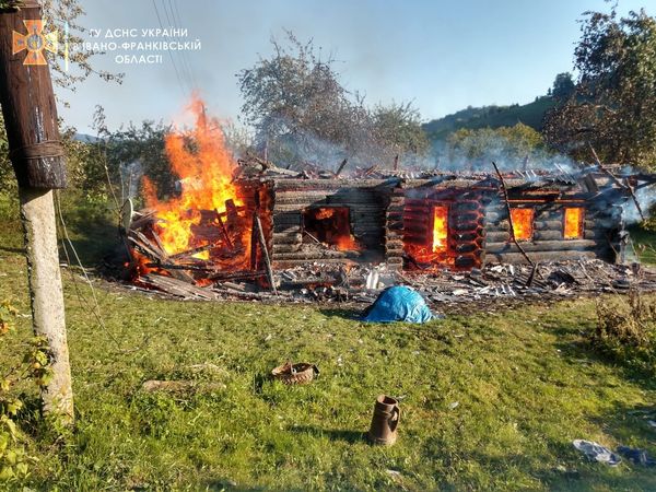 На Косівщині вщент згорів будинок ФОТО