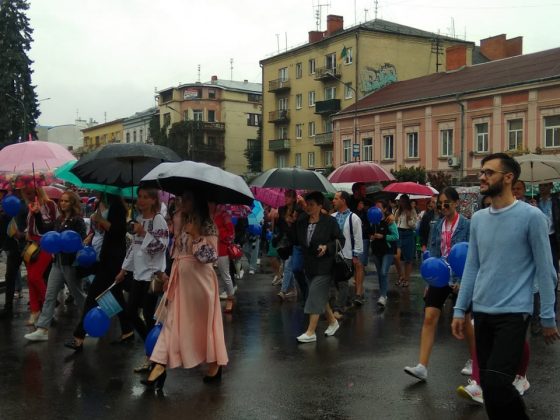 У Івано-Франківську ровесники Незалежної України зібралися на урочисту ходу ФОТО