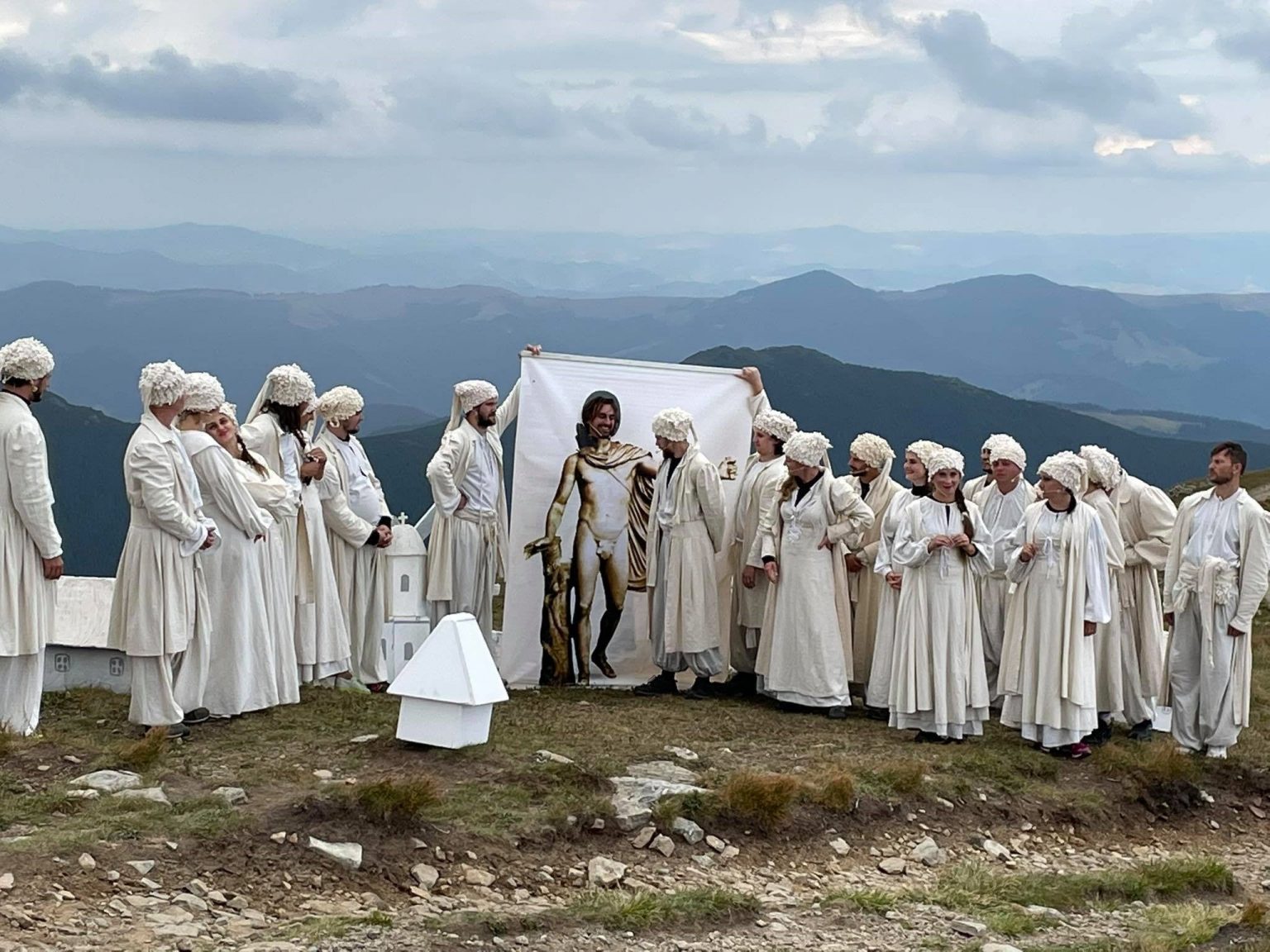 Актори Франківського драмтеатру зіграли "Енеїду" на вершині гори Піп Іван