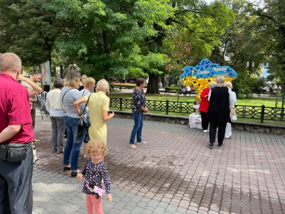 У центрі Франківська встановили святкові фотозони ФОТО