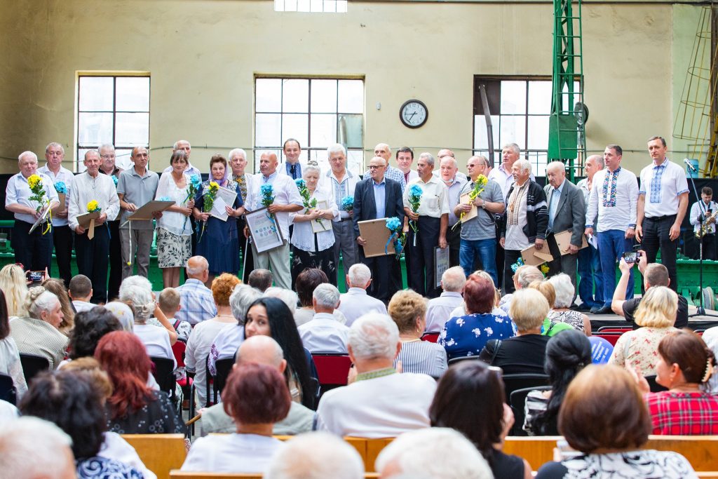 Ветерани «Івано-Франківського локомотиворемонтного заводу» отримали відзнаки від міського голови