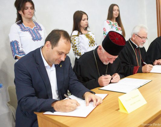 У Франківську церква і школа підписали меморандум про співпрацю ФОТО