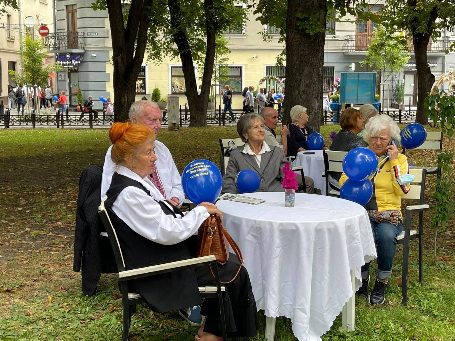 Танці, пісні, гуморески: у Франківську влаштували зону релаксу для людей «золотого віку» ФОТО