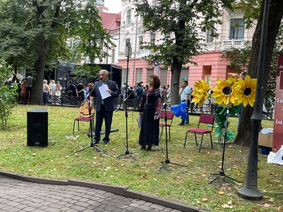 Танці, пісні, гуморески: у Франківську влаштували зону релаксу для людей «золотого віку» ФОТО