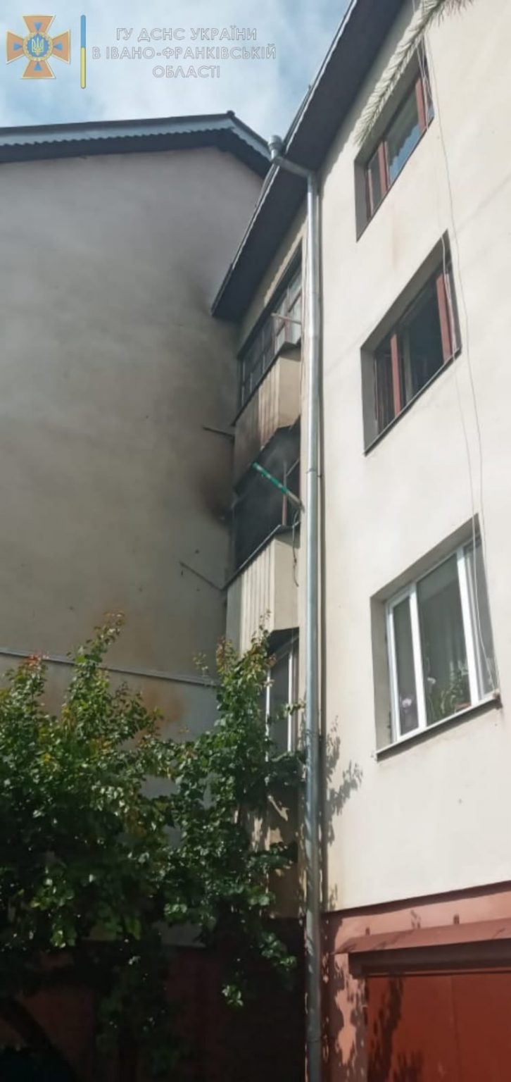 У Івано-Франківську горів балкон квартири ФОТО
