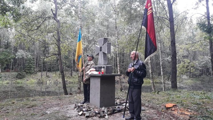 У легендарному Чорному лісі на місці загибелі підпільників ОУН освятили пам'ятний хрест ФОТО