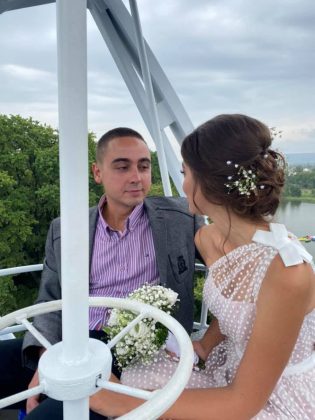 Романтика на висоті: молодята одружились на оглядовому колесі Калуша ФОТО