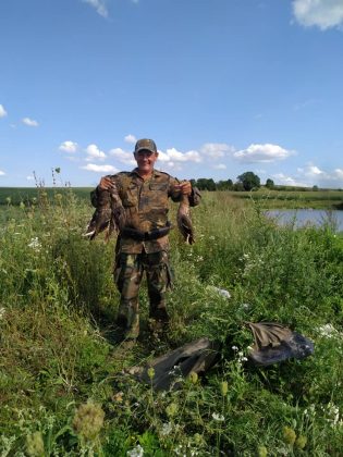 Франківський депутат похизувався у мережі своїми першими трофеями під час відкриття сезону полювання ФОТО