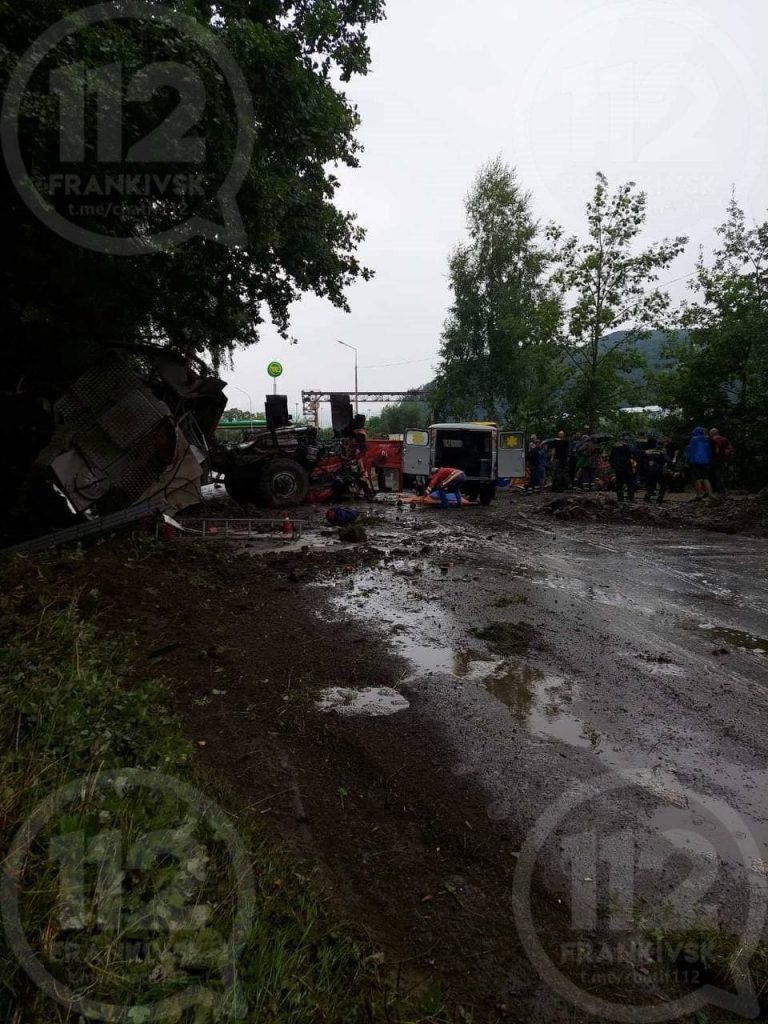 Стало відомо про стан рятувальників, які сьогодні потрапили в жахливу аварію