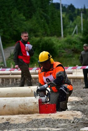 У горах на Франківщині відбулися змагання лісорубів ФОТО