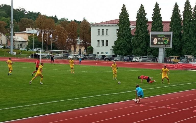 "Прикарпаття" громить у Львові "Фенікс" і продовжує боротьбу за Кубок України з футболу